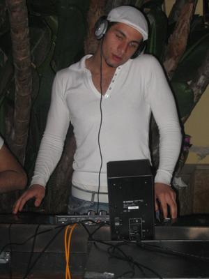celui c notre dj kouzi
